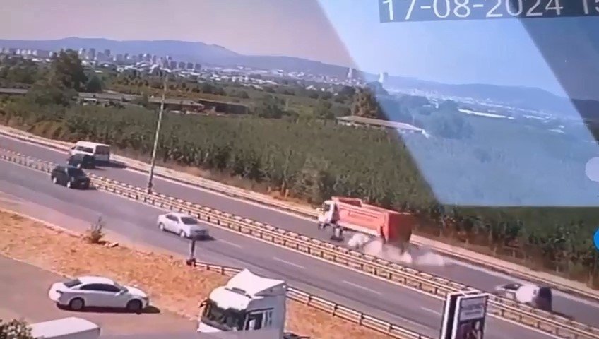 Hafriyat Kamyonunun Lastiği Bomba Gibi Patladı