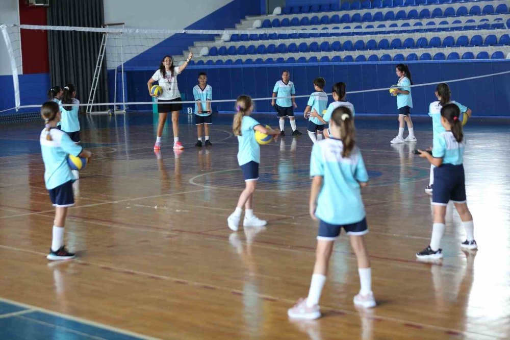 Voleybol Yaz Okuluna Büyük İlgi