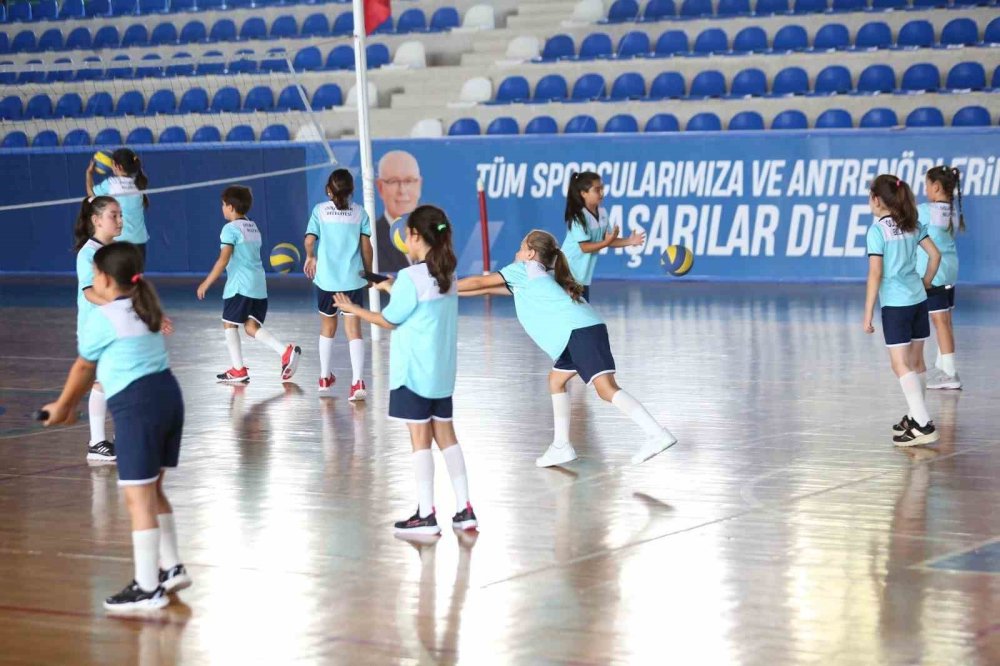 Voleybol Yaz Okuluna Büyük İlgi