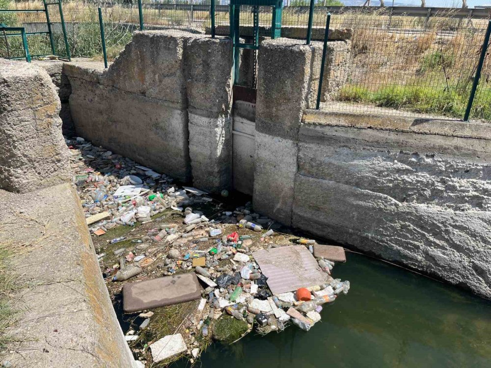 O Mahalle Sulama Kanalı İçin Yardım Bekliyor