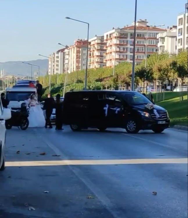 Düğün Konvoyu Terörü Polisi Harekete Geçirdi, Sürücülere Ceza Yağdı