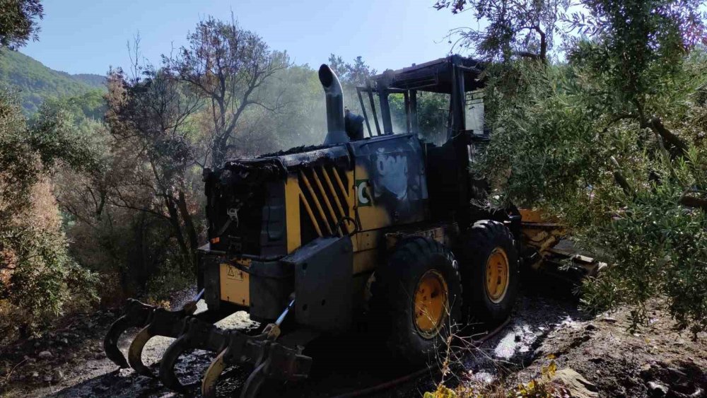 İş Makinesi Alevlere Teslim Oldu