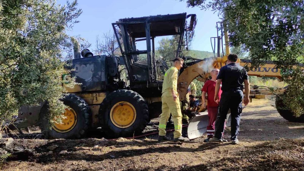 İş Makinesi Alevlere Teslim Oldu