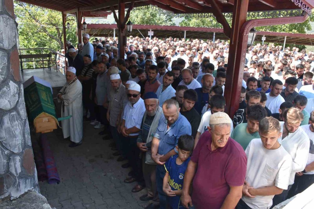 Feci Kazada Hayatını Kaybeden 21 Yaşındaki Genç Son Yolculuğuna Uğurlandı