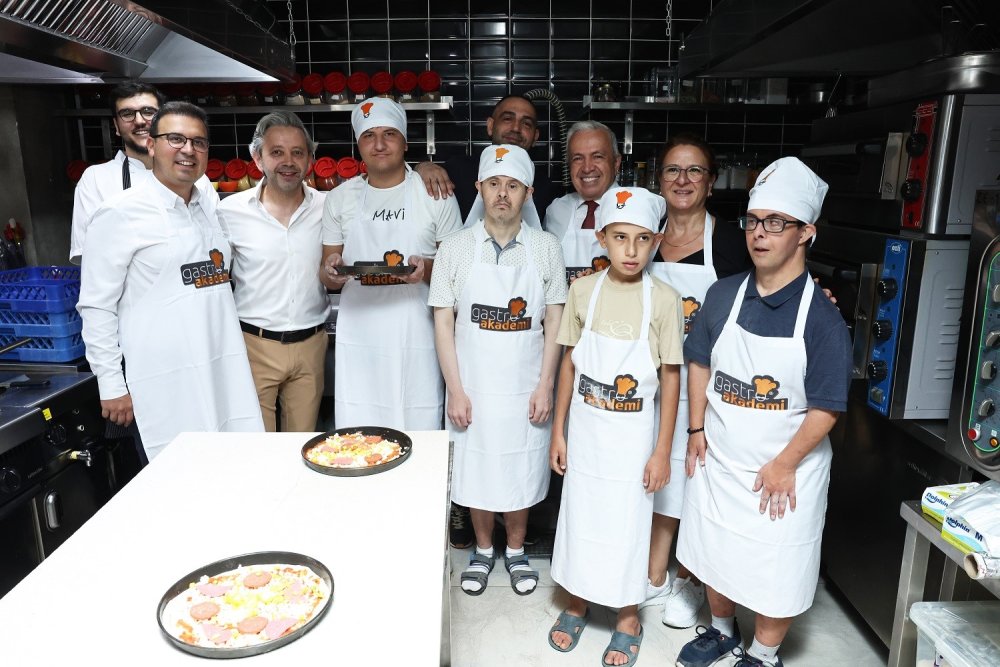 Başkan Özdemir, Özel Çocuklarla Pizza Yaptı