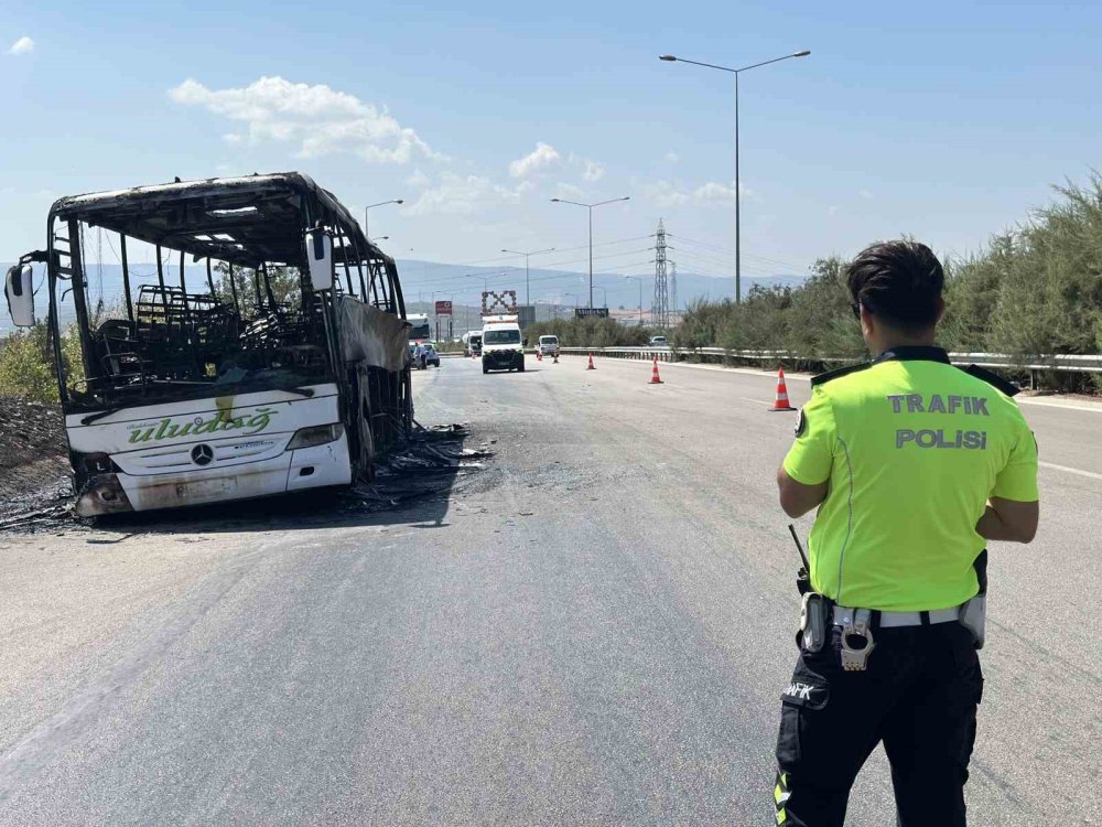 Otobüs Alevlere Teslim Oldu