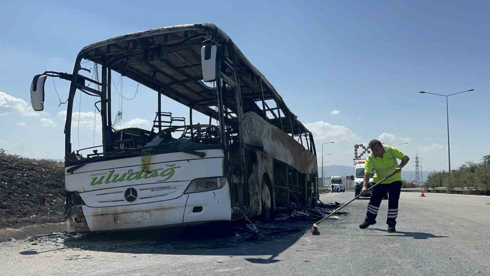 Otobüs Alevlere Teslim Oldu