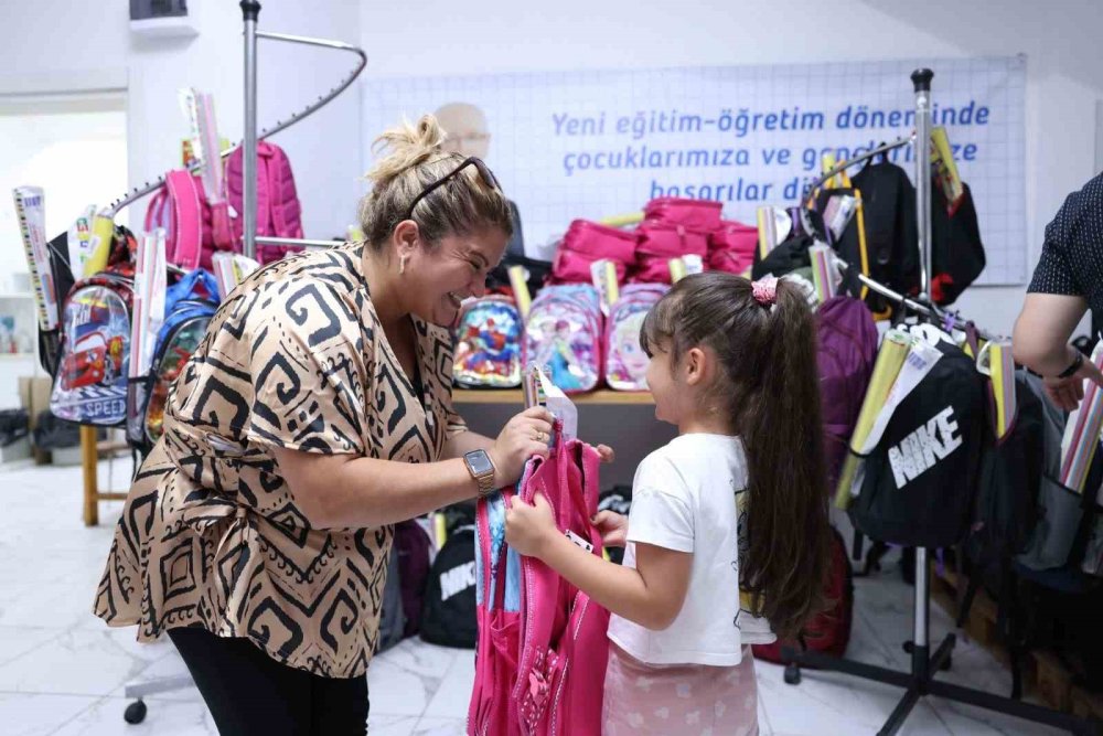 Halk Market Yüzlerce Çocuğun Ve Ailenin Yüzünü Güldürdü