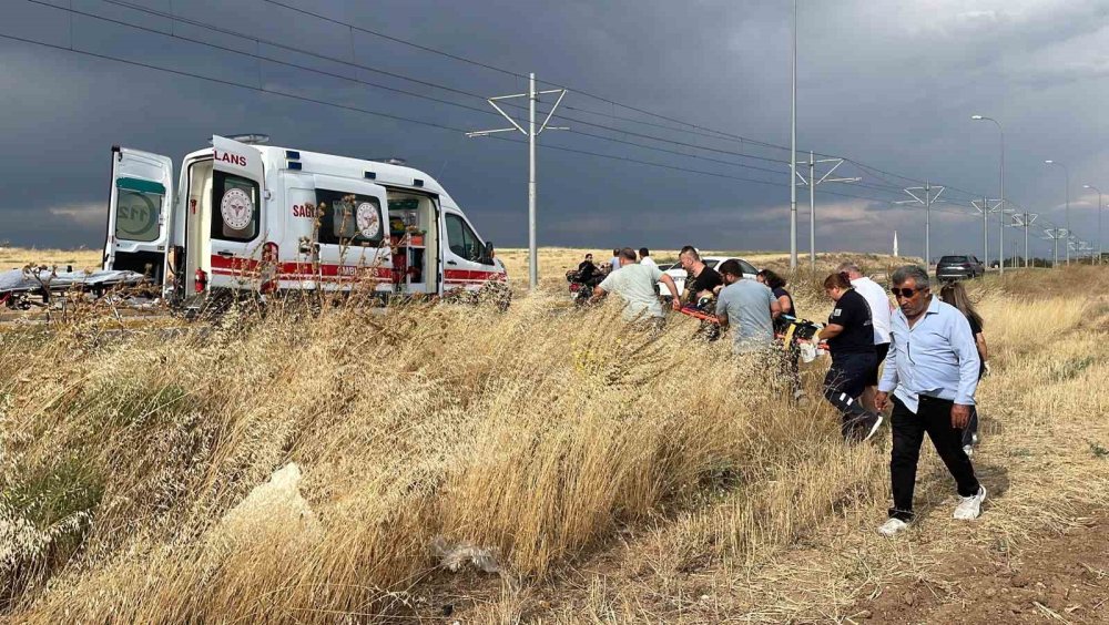 Şarampole Yuvarlanan Otomobildekilerin Yardımına Düğün Konvoyundakiler Koştu