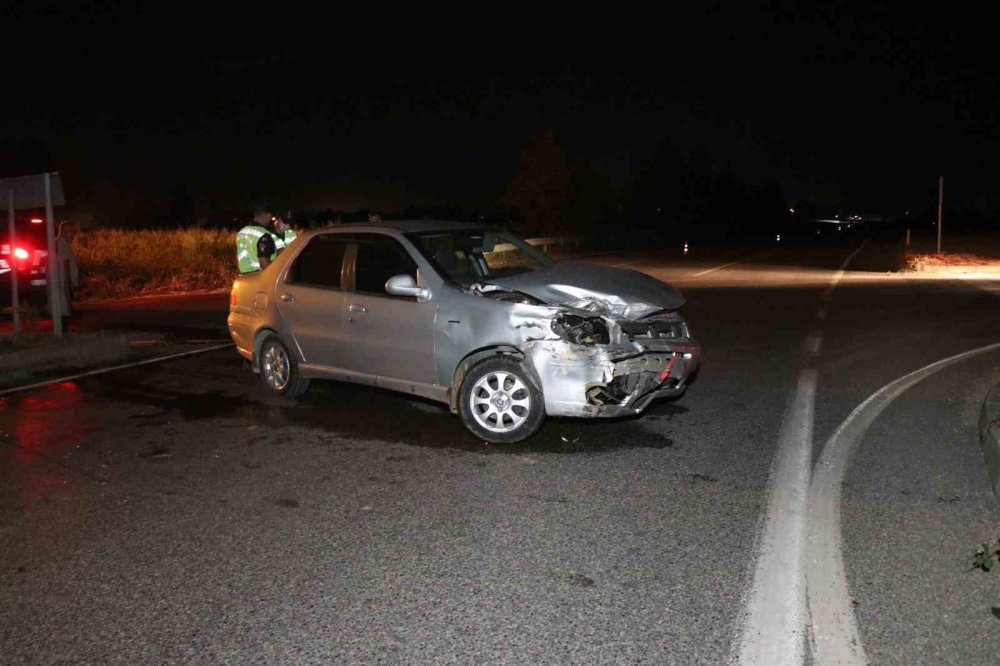 Çarpışan Otomobillerden Biri Takla Atarak Kanala Devrildi