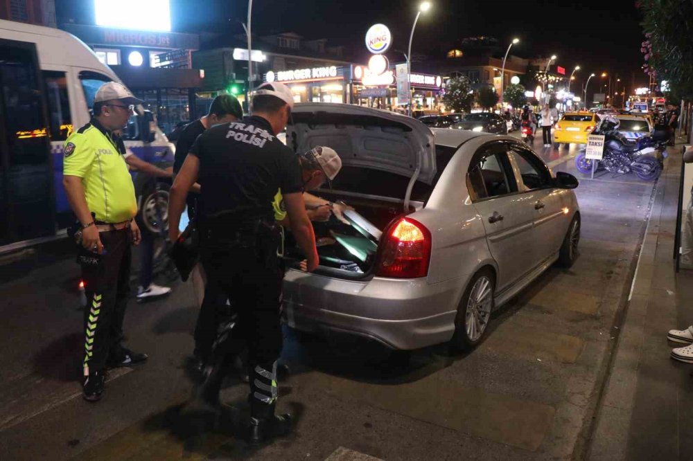 Yüksek Ses Ve Abart Egzozla Gezen Araç Sürücülerine Ceza Yağdı