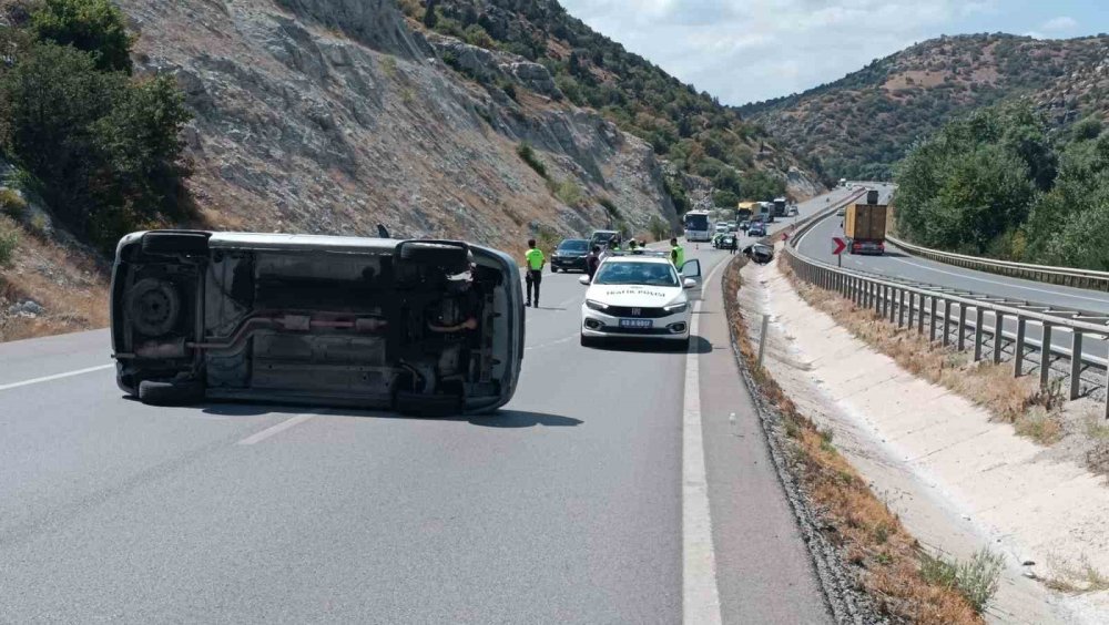 İki Otomobilin Takla Attığı Kazada 6 Kişi Yaralandı