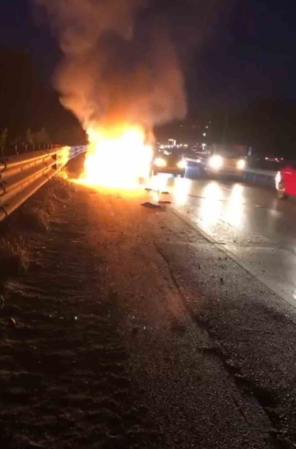 Arıza Yapan Araç Bomba Gibi Patladı