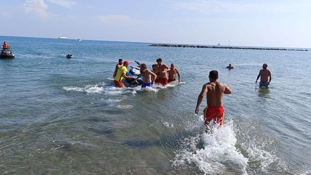 Boğulan Adam, Dakikalarca Kalp Masajı Yapılmasına rağmen kurtarılamadı