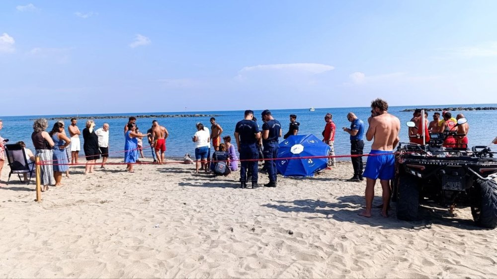 Boğulan Adam, Dakikalarca Kalp Masajı Yapılmasına rağmen kurtarılamadı