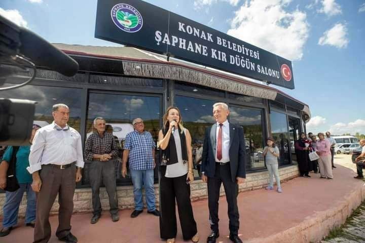 Düğün Salonunu Ak Parti Yaptı, Chp’li Konak Belediyesi’nin İsmi Verildi