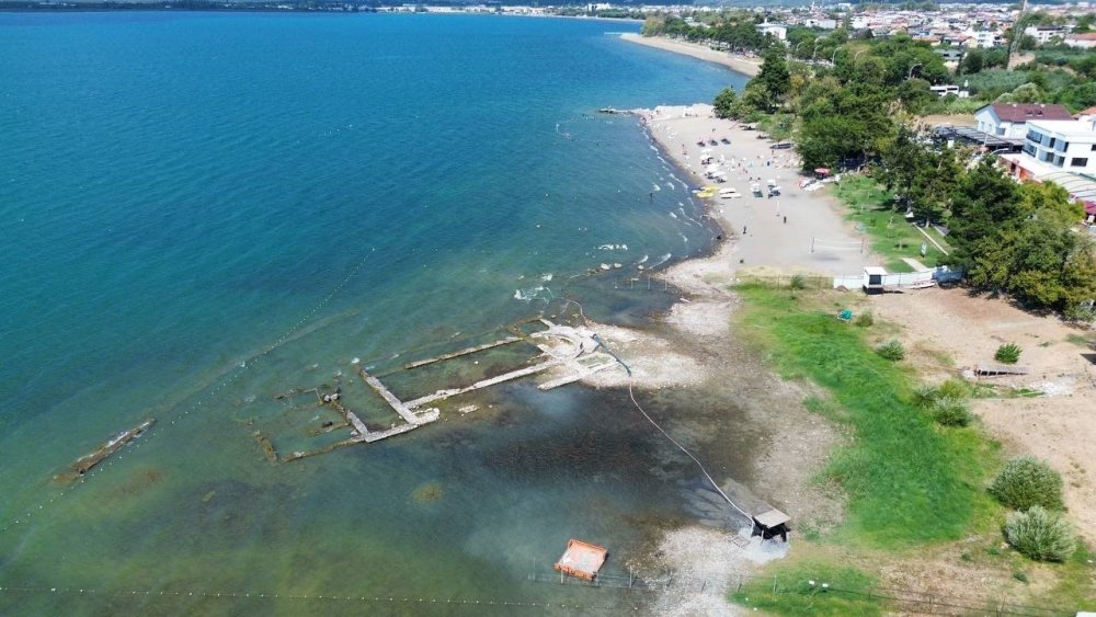 Göl’deki Bazilika, Kuraklıktan Dolayı Gün Yüzüne Çıktı