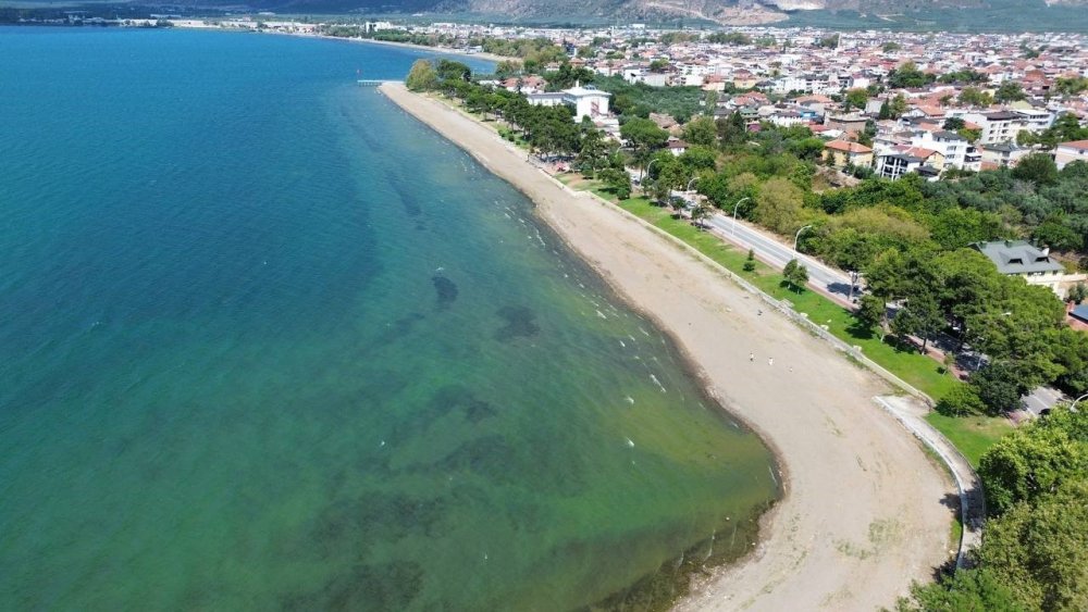 Göl’deki Bazilika, Kuraklıktan Dolayı Gün Yüzüne Çıktı