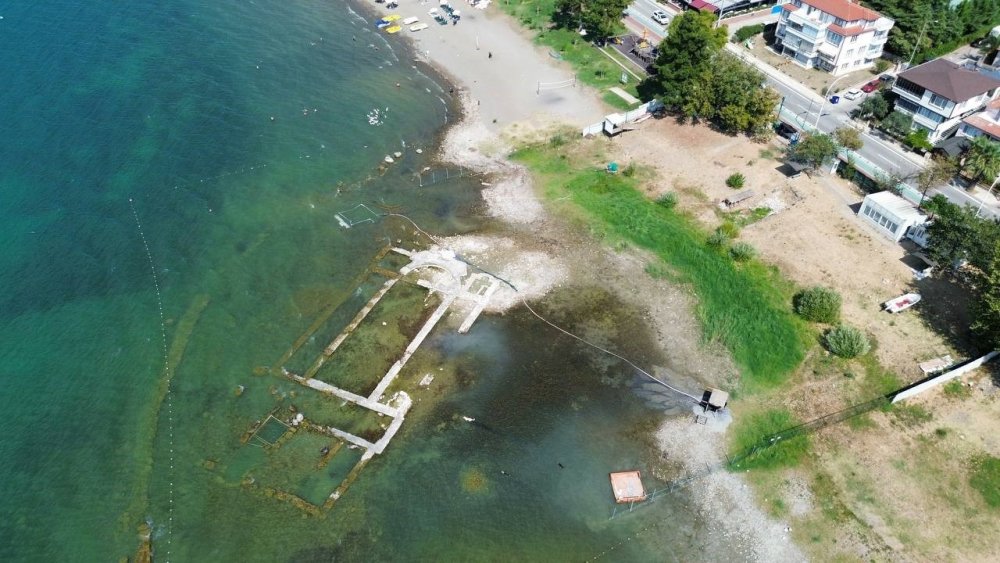 Göl’deki Bazilika, Kuraklıktan Dolayı Gün Yüzüne Çıktı