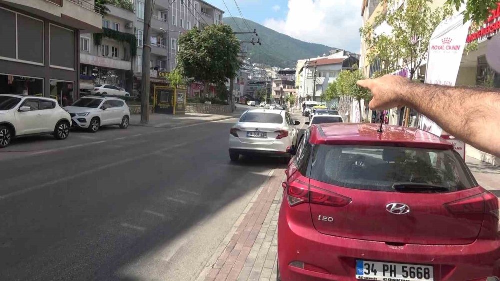 Gece Park Ettiği Otomobilini, Sabah Hasarlı Buldu