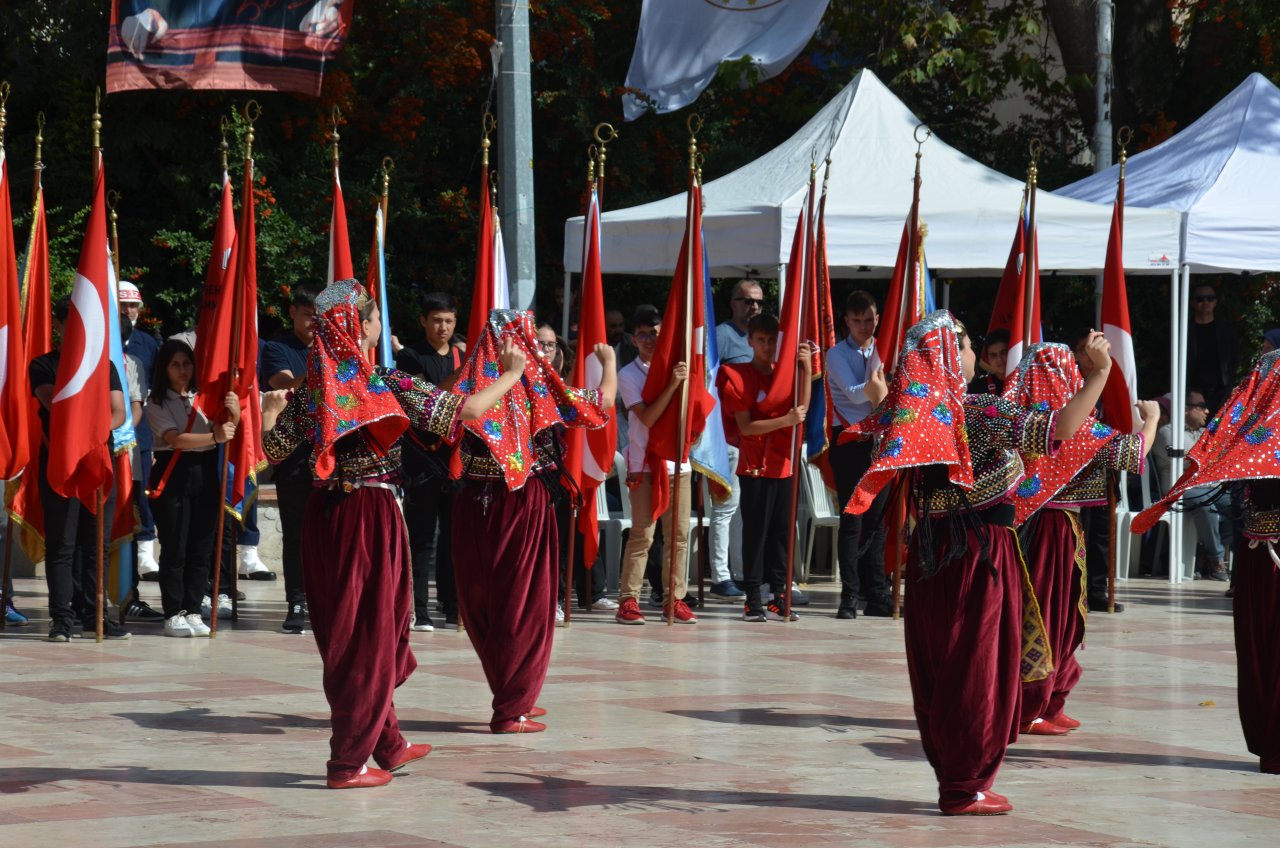 bilecikin-dusman-isgalinden-kurtulusunun-102-yili-coskuyla-kutlandi-002.jpg