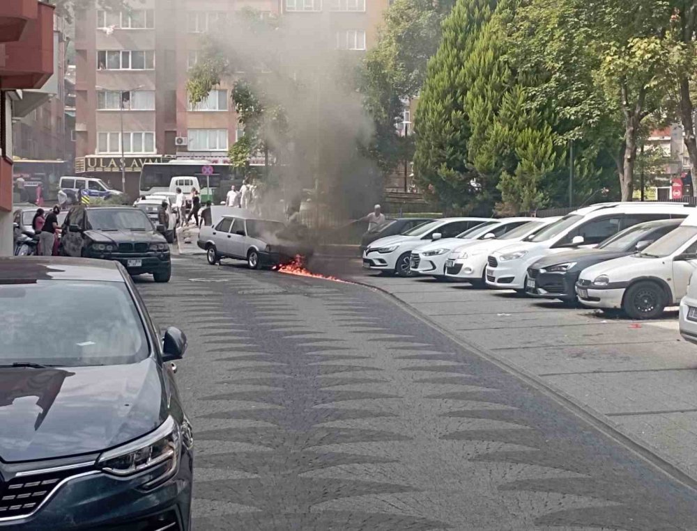 Otomobil alevlere teslim oldu, LPG tankı bomba gibi patladı