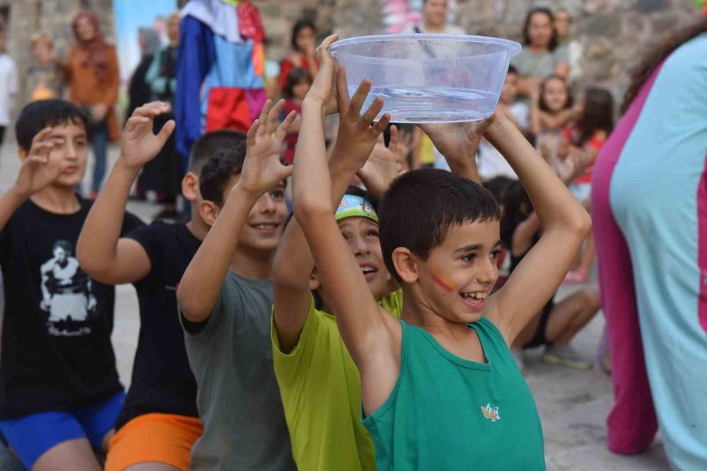 Onbeş Mahallede 15 Bin Çocuk Sokak Oyunlarında Buluştu