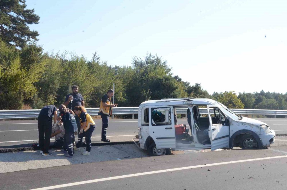 Seyir Halinde Lastiği Patladı yan : 4 kişi yaralandı