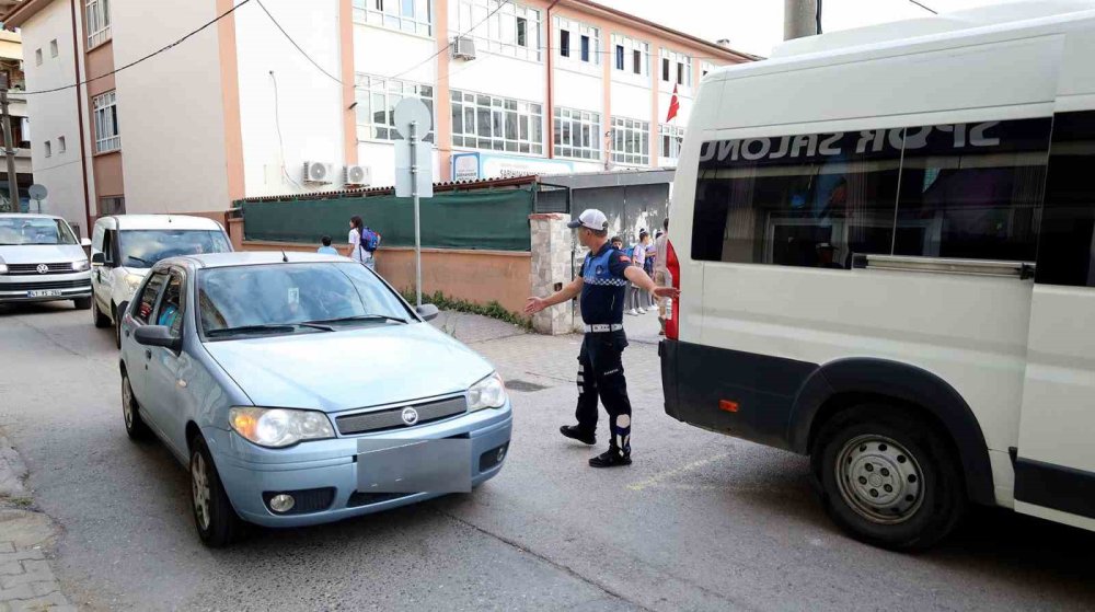 Zabıta Ekiplerinden Okul Çevrelerinde ‘Huzur’ Uygulaması