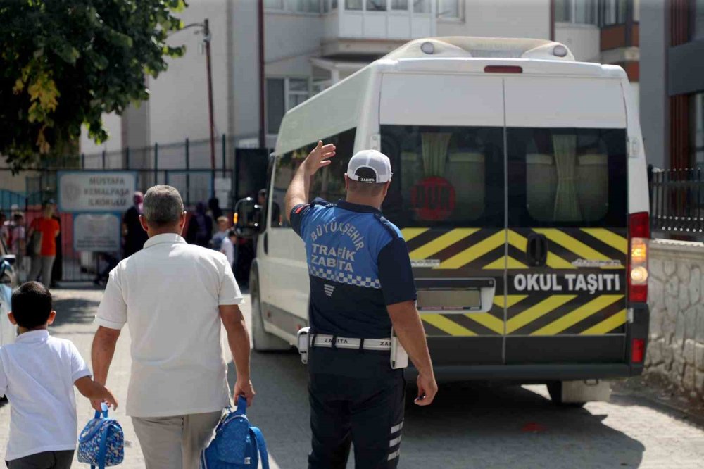 Zabıta Ekiplerinden Okul Çevrelerinde ‘Huzur’ Uygulaması