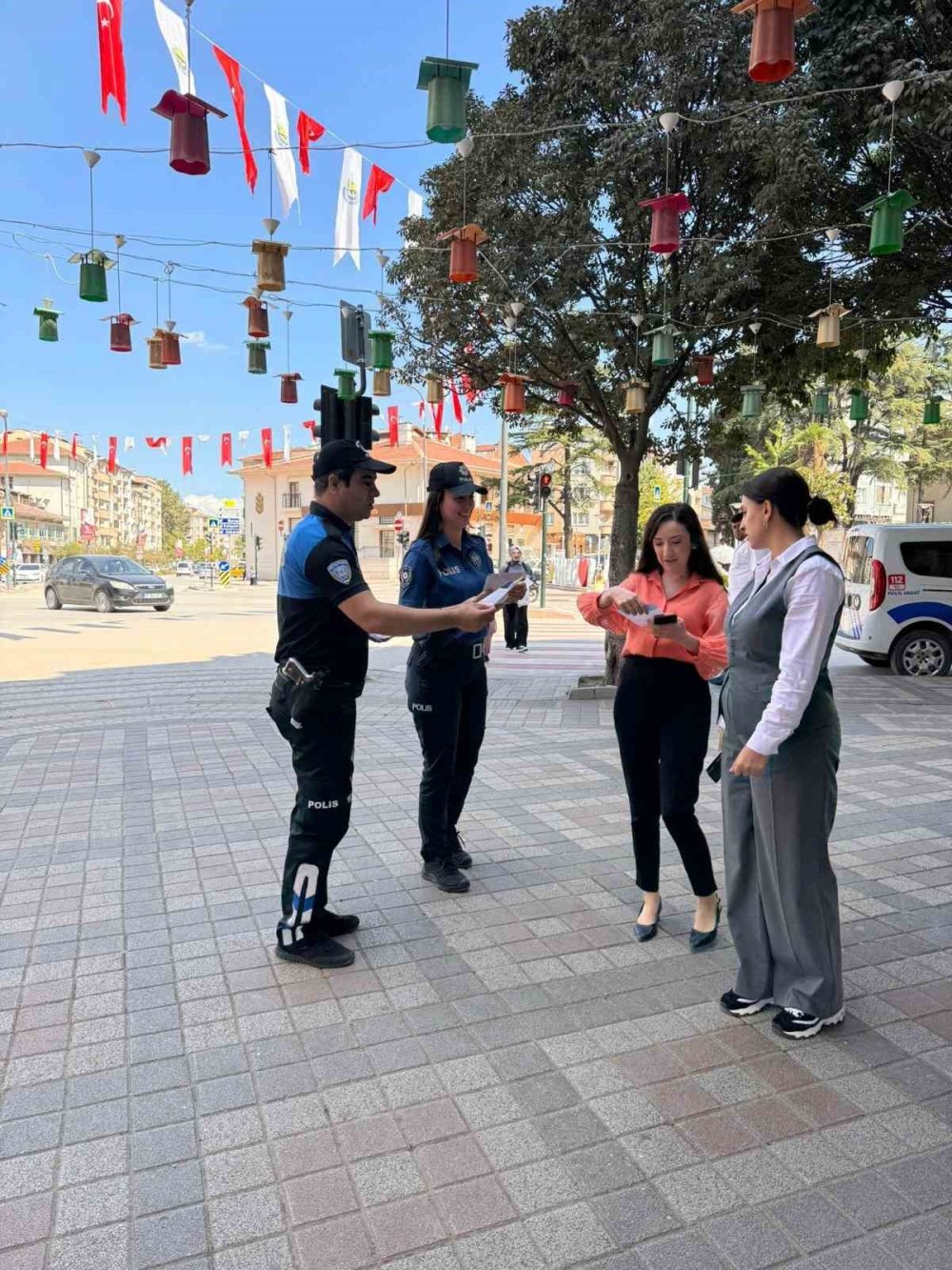 İlçe Emniyet Müdürlüğü Ekiplerinden Vatandaşları Bilgilendirme Çalışması