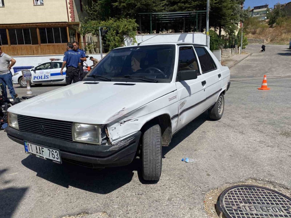 Otomobil İle Motosiklet Çarpıştı, 1 Kişi Yaralandı