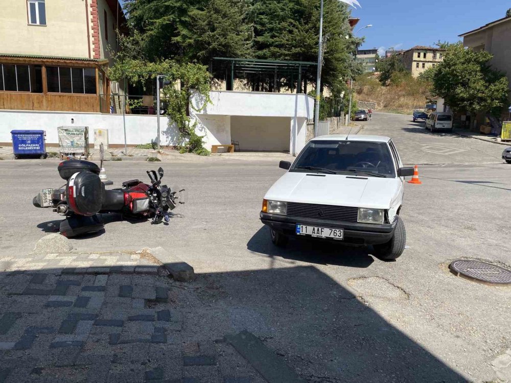 Otomobil İle Motosiklet Çarpıştı, 1 Kişi Yaralandı