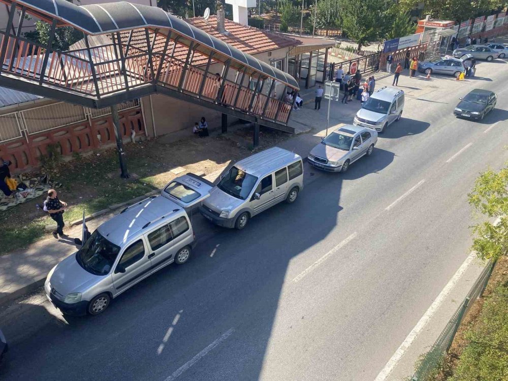 Şehir Dışından Gelen Aileler Öğrencilerini Yurtlara Yerleştirmeye Başladı