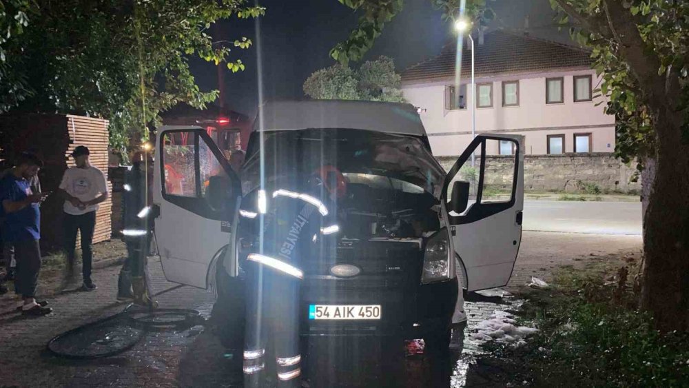 Seyir Halindeki Minibüste Yangın Çıktı