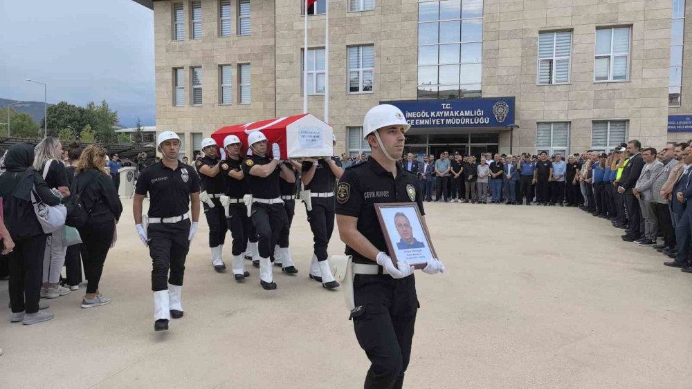 Kansere Yenik Düşen Emekli Polis Son Yolculuğuna Uğurlandı