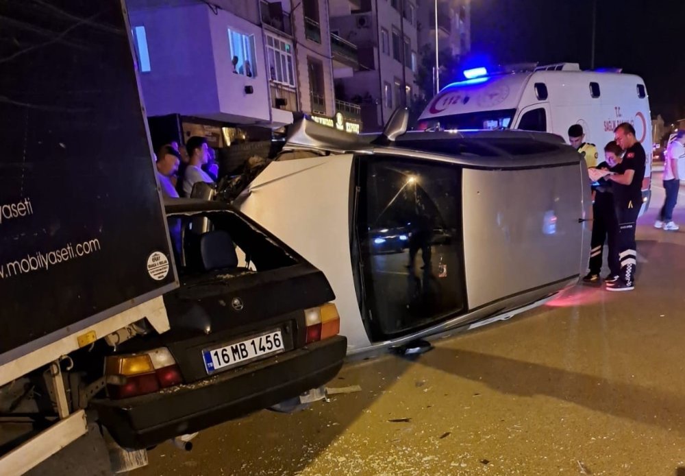 Kontrolden Çıktı, Park Halindeki Otomobillere Çarptı