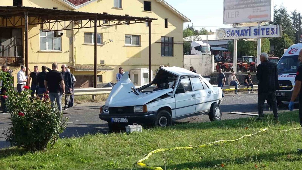 Otomobil İle İşçi Servisi Çarpıştı: 1 Ölü, 9 Yaralı