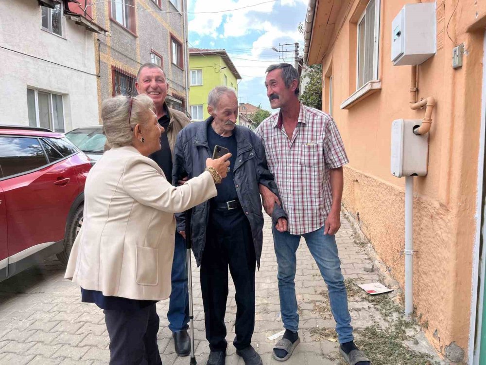 Küstüğü Baba Ocağına 47 Yıl Sonra Dönen Adamın Gözyaşları