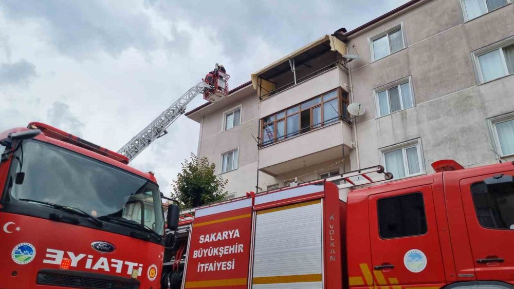 Şehir Merkezinde Korkutan Yangın: Mahalleli Sokağa Döküldü