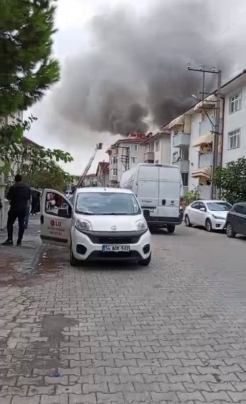 Şehir Merkezinde Korkutan Yangın: Mahalleli Sokağa Döküldü