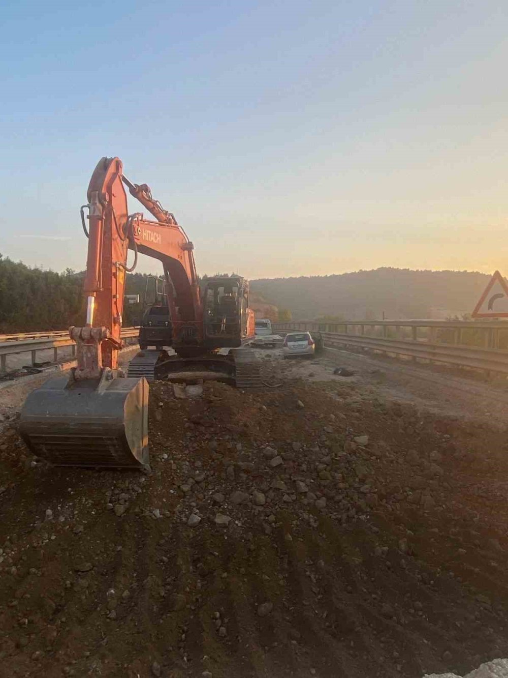 Yol Çalışma Alanına Giren Otomobil Kaza Yaptı: 2 Yaralı