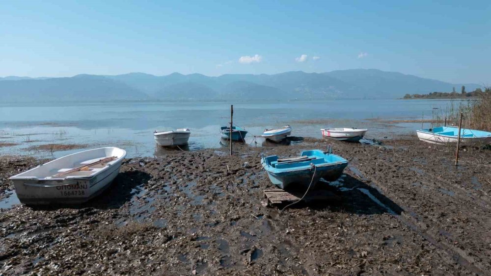 İçme Su Kaynağı Gölde Korkutan Görüntü: Su 17 Metre Geri Çekildi