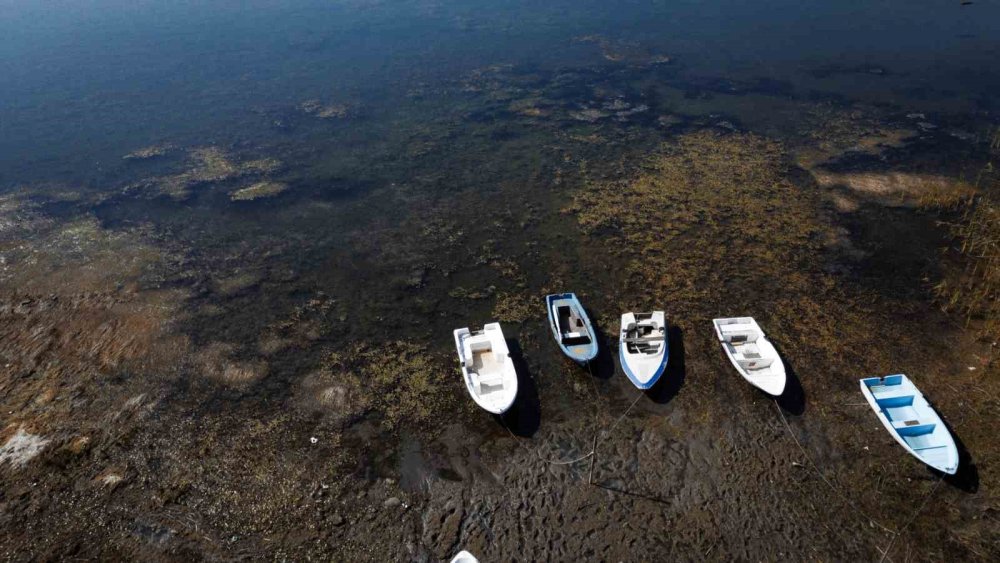 İçme Su Kaynağı Gölde Korkutan Görüntü: Su 17 Metre Geri Çekildi