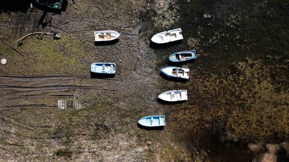 İçme Su Kaynağı Gölde Korkutan Görüntü: Su 17 Metre Geri Çekildi