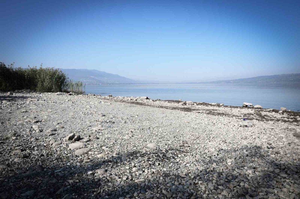 İçme Su Kaynağı Gölde Korkutan Görüntü: Su 17 Metre Geri Çekildi