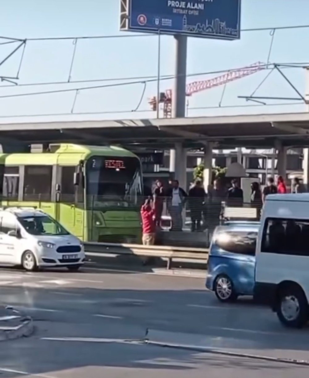 Metro Raylarına İnen Şahıs Yürekleri Ağza Getirdi