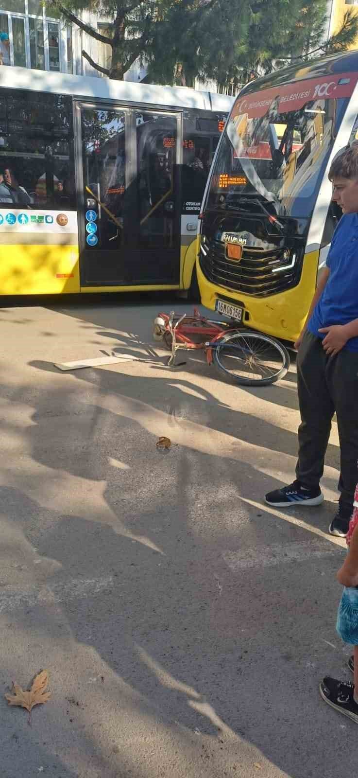 Minibüs Bisiklete Çarptı: 2 Yaralı