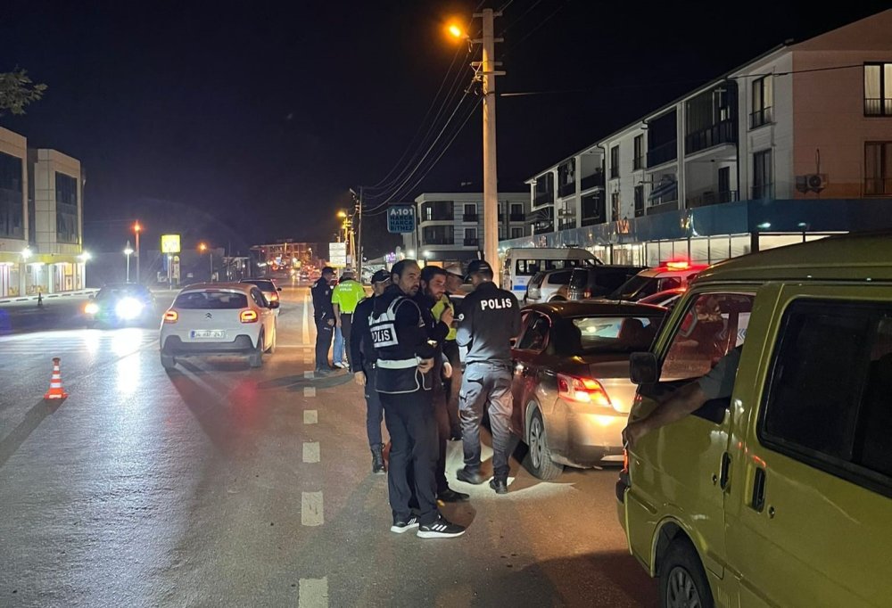 Polisten Şok Uygulama: 2 Şahıs Yakalandı, Ruhsatsız 5 Tabanca Ele Geçirildi