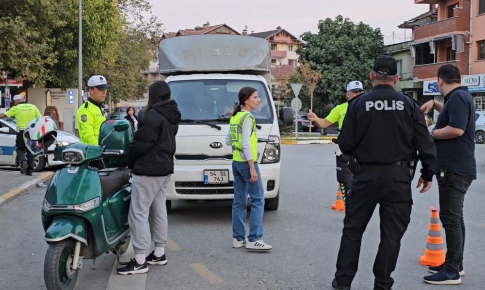 Polisten Şok Uygulama: 2 Şahıs Yakalandı, Ruhsatsız 5 Tabanca Ele Geçirildi